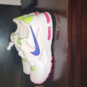 Size 9 1/2 Nike Air max